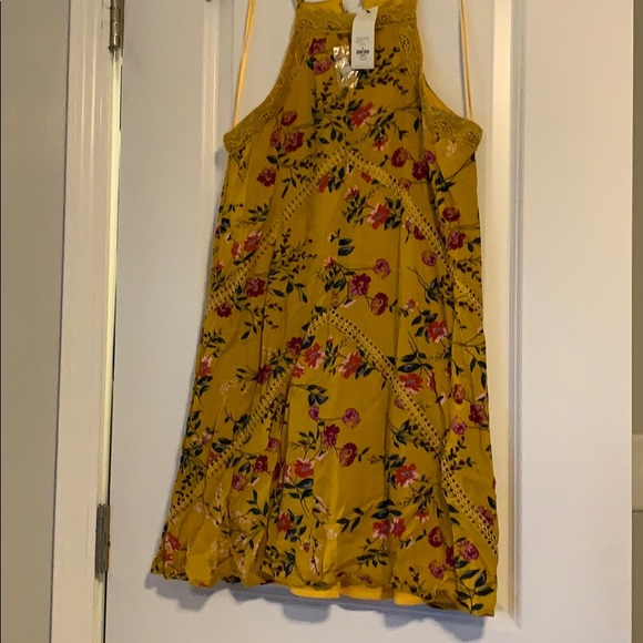 Yellow swing dress with floral design - Picture 3 of 6